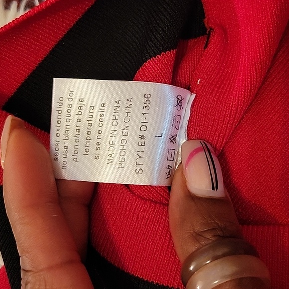 ❤️‍🔥 Beautiful Red, Yellow, and Black Dress ❤️‍🔥 - Picture 9 of 9